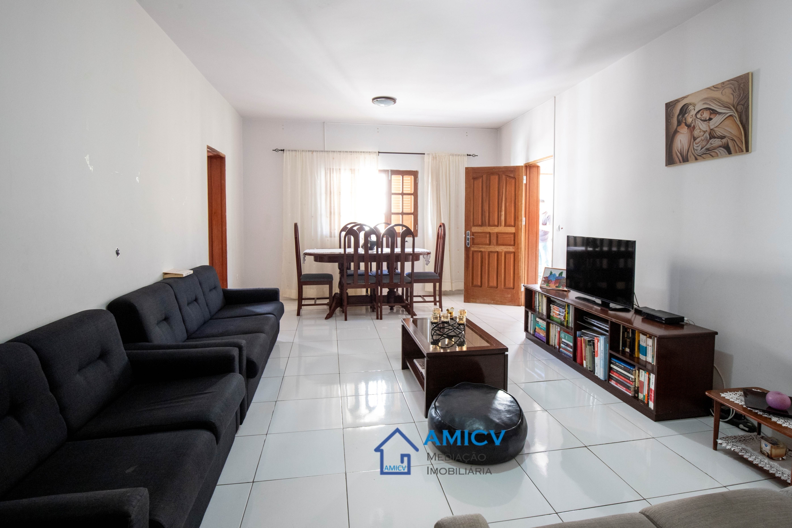 2 APARTAMENTOS T4 CENTRO MINDELO