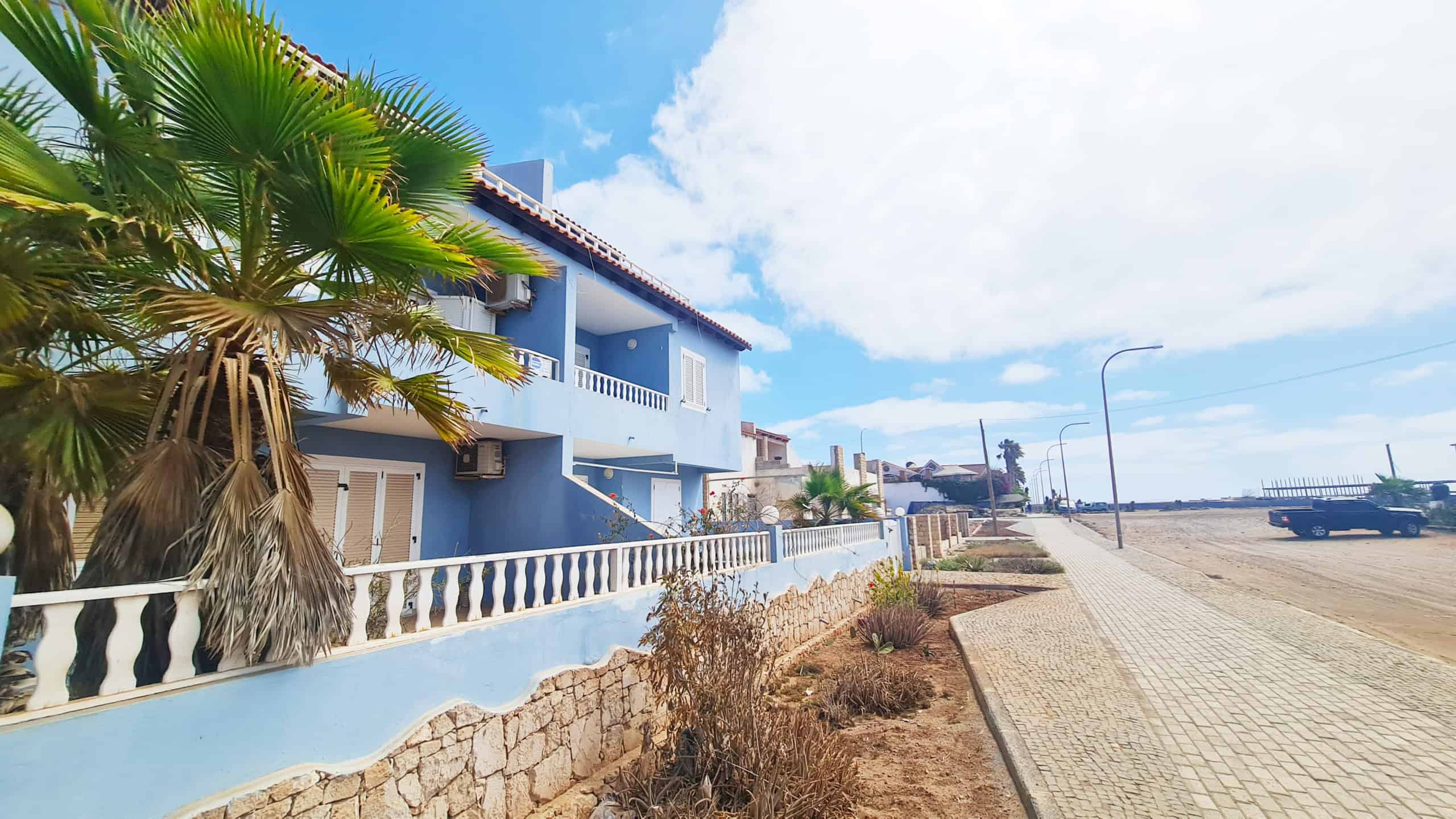 2 Bed Beachside Apartment: Praia Antonio Sousa