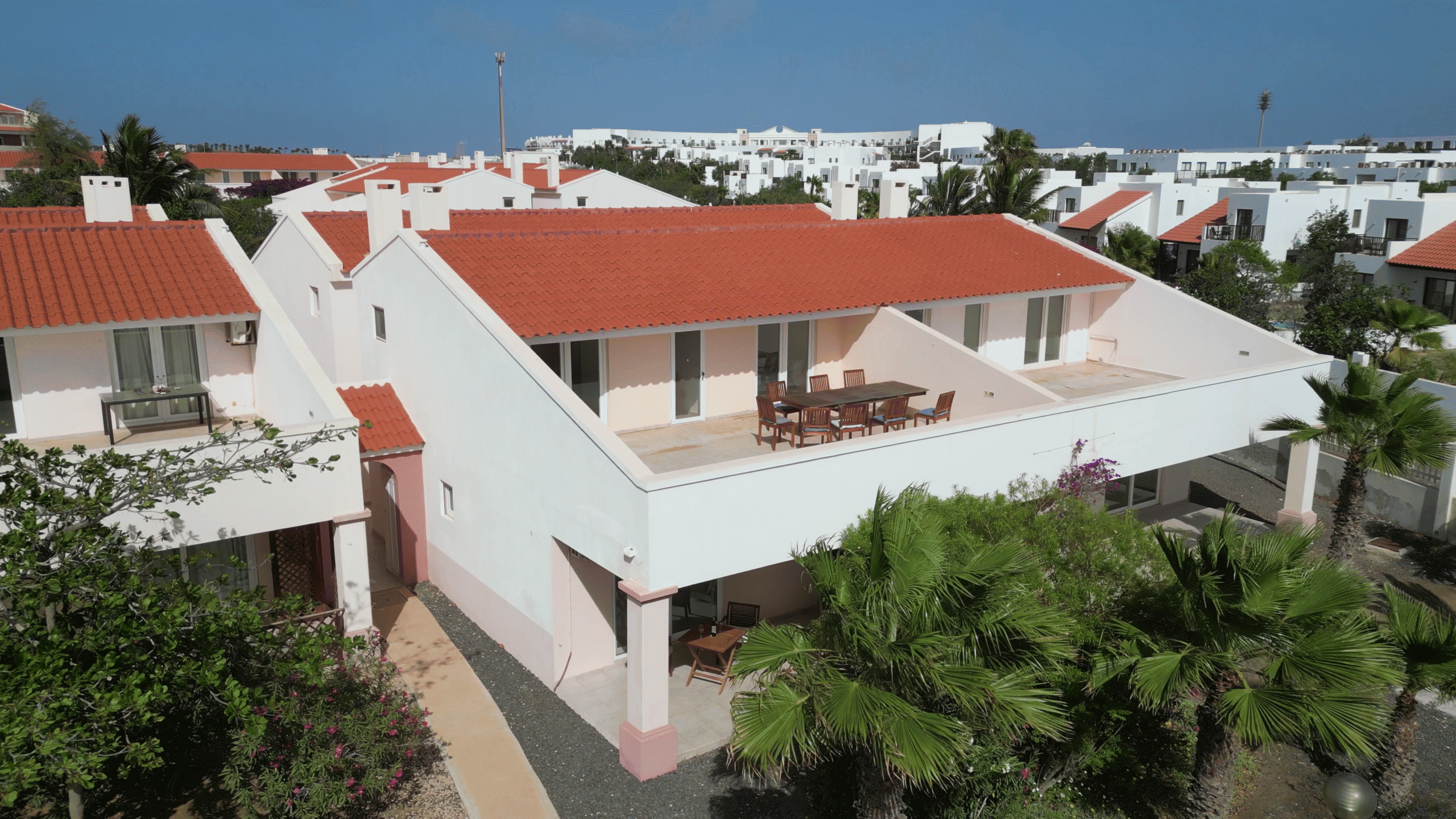 PARADISE BEACH: 3 BED OCEAN VIEW TOWNHOUSE